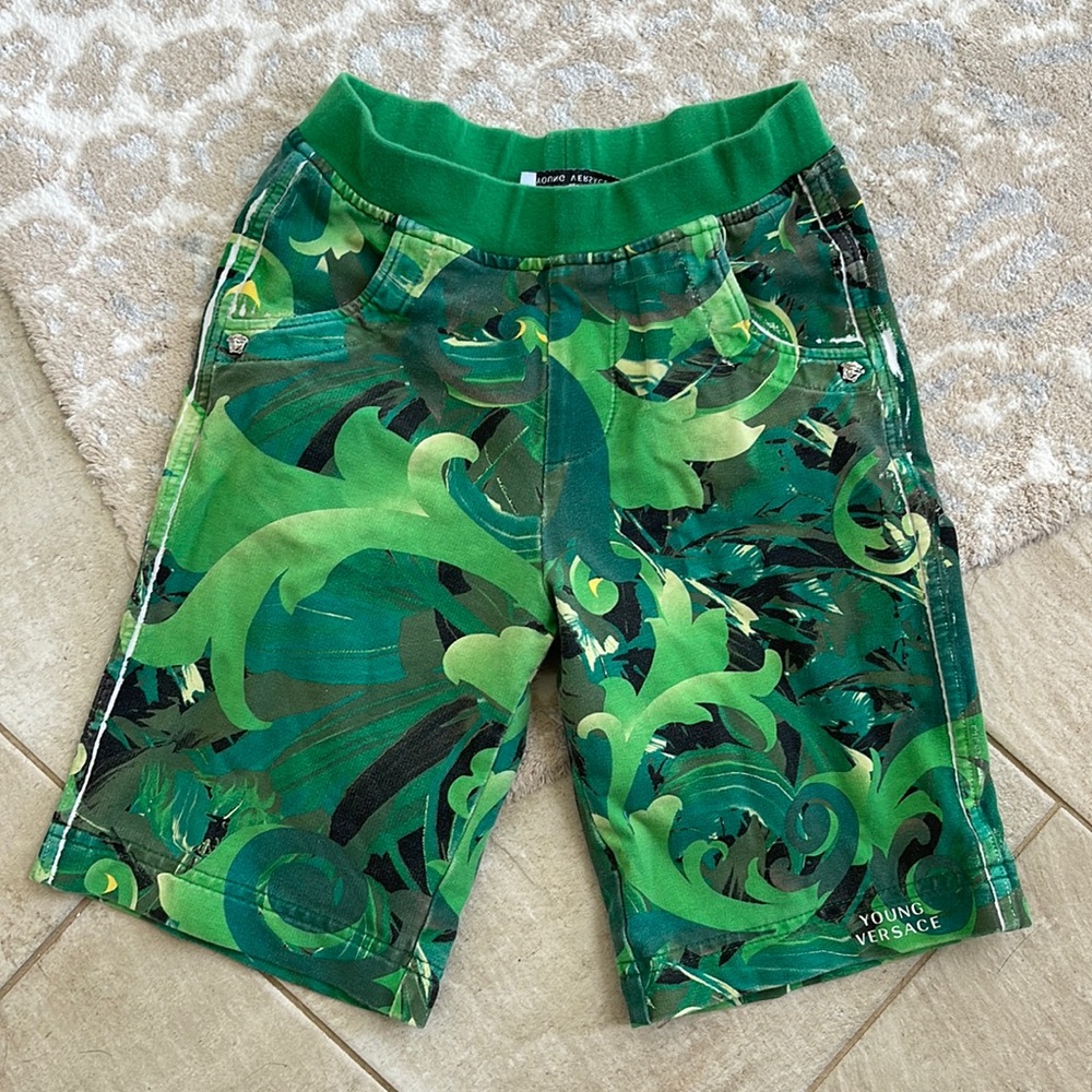 Versace shorts 🔥